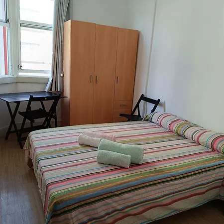 Apartment Piso Muy Antiguo, Alquilado A Estudiantes En El Curso *