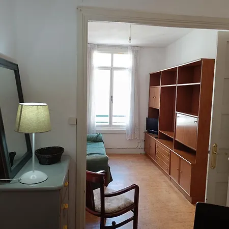 Piso Muy Antiguo, Alquilado A Estudiantes En El Curso * A Coruna