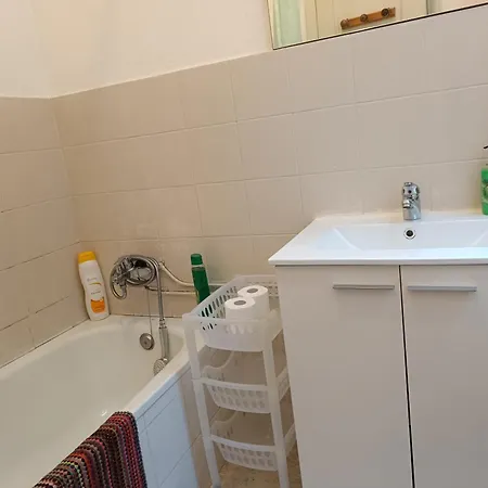 Piso Muy Antiguo, Alquilado A Estudiantes En El Curso Apartment A Coruna