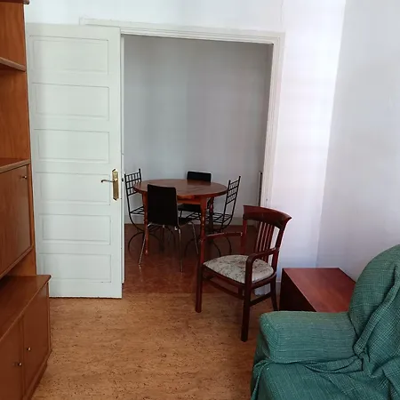 Apartment Piso Muy Antiguo, Alquilado A Estudiantes En El Curso A Coruna