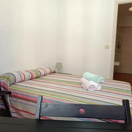 Apartment Piso Muy Antiguo, Alquilado A Estudiantes En El Curso