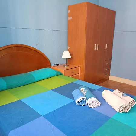 Piso Muy Antiguo, Alquilado A Estudiantes En El Curso Apartment *