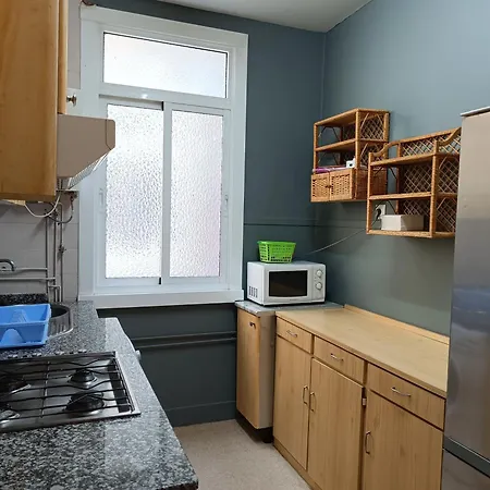 Apartment Piso Muy Antiguo, Alquilado A Estudiantes En El Curso *