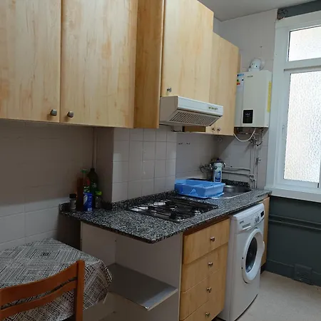 Piso Muy Antiguo, Alquilado A Estudiantes En El Curso Apartment A Coruna